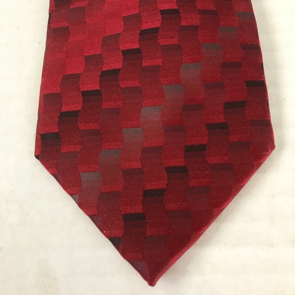Tie Brand New With Tags MACHINE WASHABLE Red Silver Gray Black Checked StairStep - Picture 3 of 13